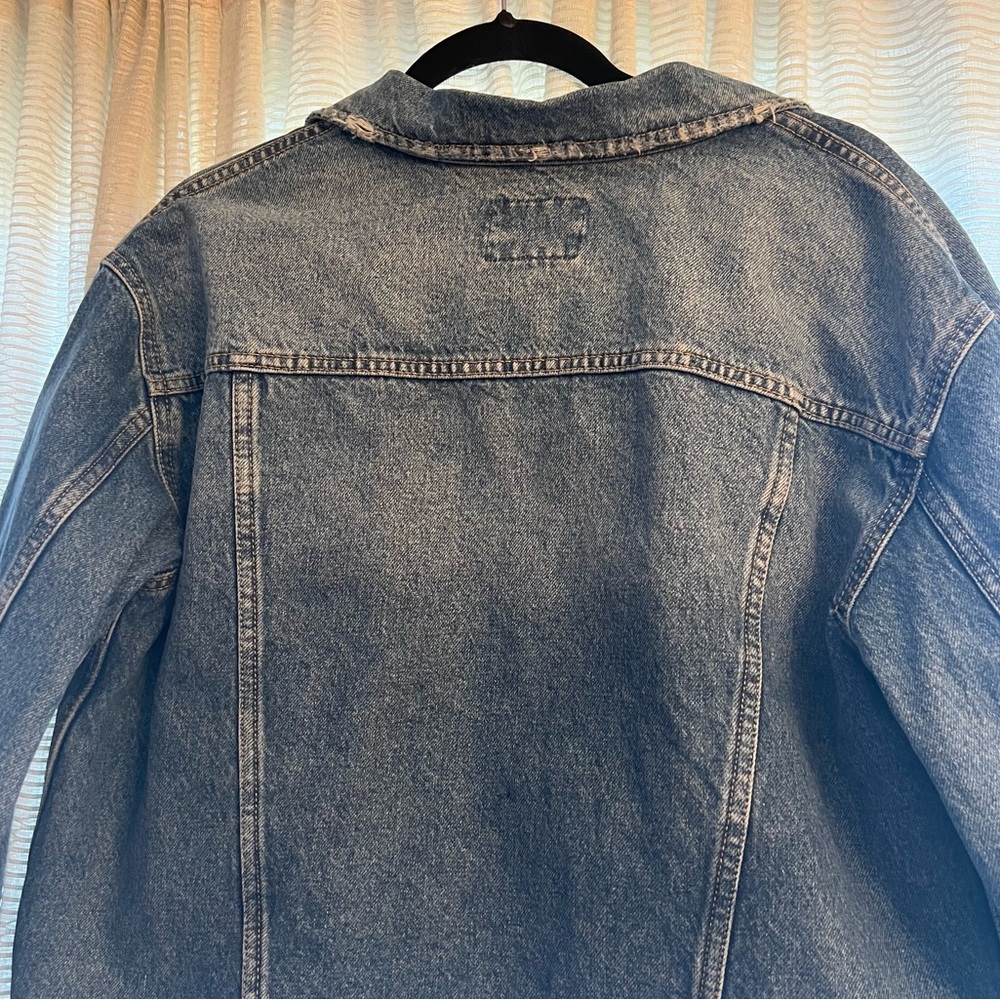 Old Navy Boyfriend Trucker Denim Jacket - Picture 12 of 13